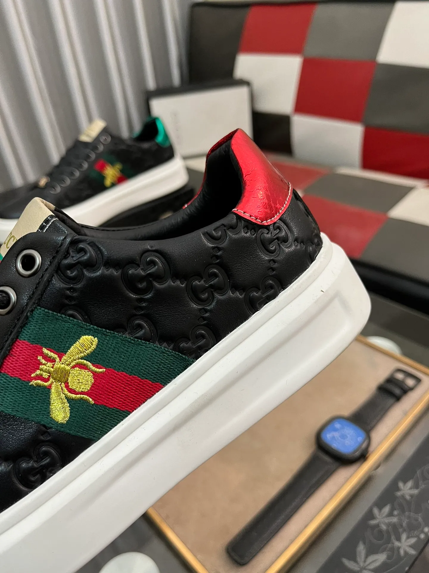 Men's shoes💰400⌚️⌚️[GUCCI] Gucci men's casual shoes are absolutely popular🔥The ultimate matching item for trendy men! The charm of super texture is irresistible, the main recommendation, the flower leather color is bright! The upper is made of high-quality cowhide + brand printed fabric, sheepskin feet, wear-resistant rubber sole, noble and elegant! Extremely comfortable🎁🎁You can be as handsome as you want💪 38-442️⃣colors available